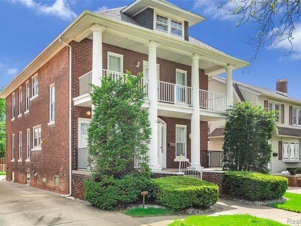 611 Emmons Boulevard, Wyandotte, MI 48192