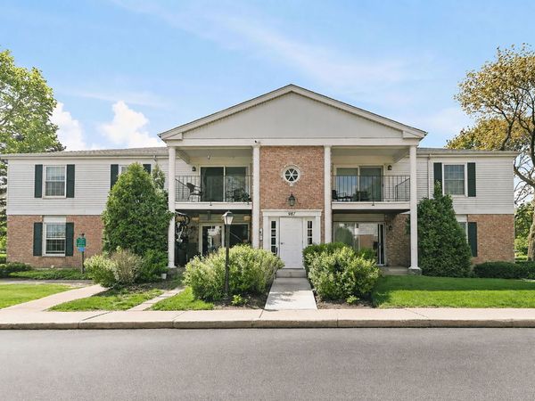 987 Golf Course Road, Unit 4, Crystal Lake, IL 60014