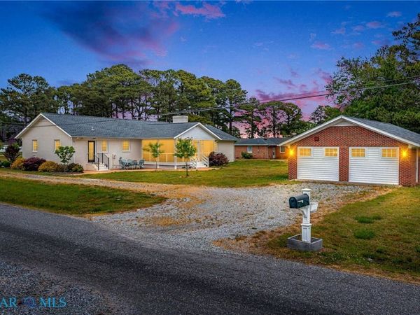 1028 Timberneck Road , Deltaville, VA 23043