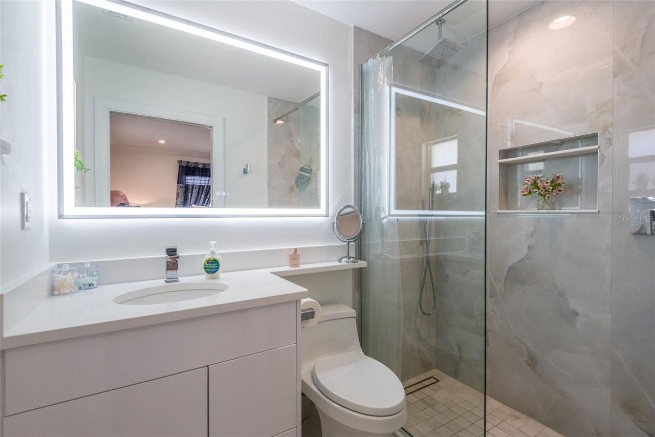 1900 Benjamin Franklin Drive , Unit V11, Sarasota, FL 34236 Photo