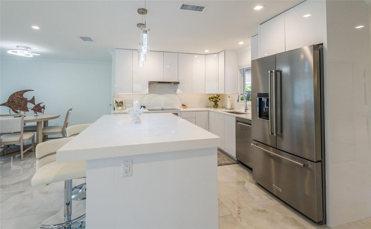 1900 Benjamin Franklin Drive , Unit V11, Sarasota, FL 34236 Photo