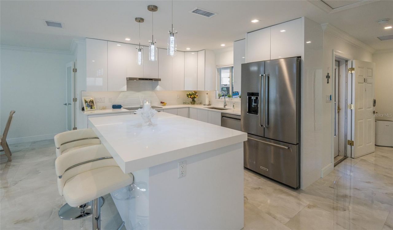 1900 Benjamin Franklin Drive , Unit V11, Sarasota, FL 34236 Photo