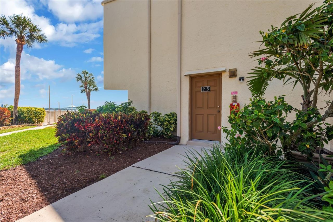 7520 Sunshine Skyway Lane S, Unit P5, Saint Petersburg, FL 33711 Photo