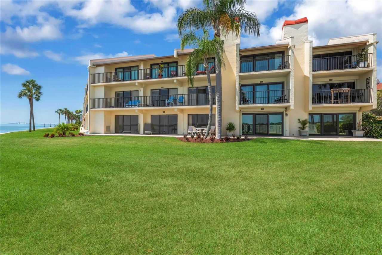 7520 Sunshine Skyway Lane S, Unit P5, Saint Petersburg, FL 33711 Photo