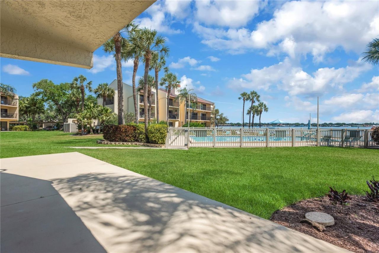 7520 Sunshine Skyway Lane S, Unit P5, Saint Petersburg, FL 33711 Photo