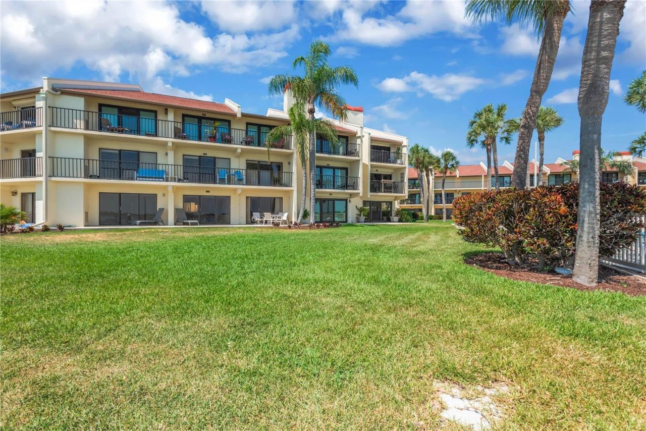 7520 Sunshine Skyway Lane S, Unit P5, Saint Petersburg, FL 33711 Photo