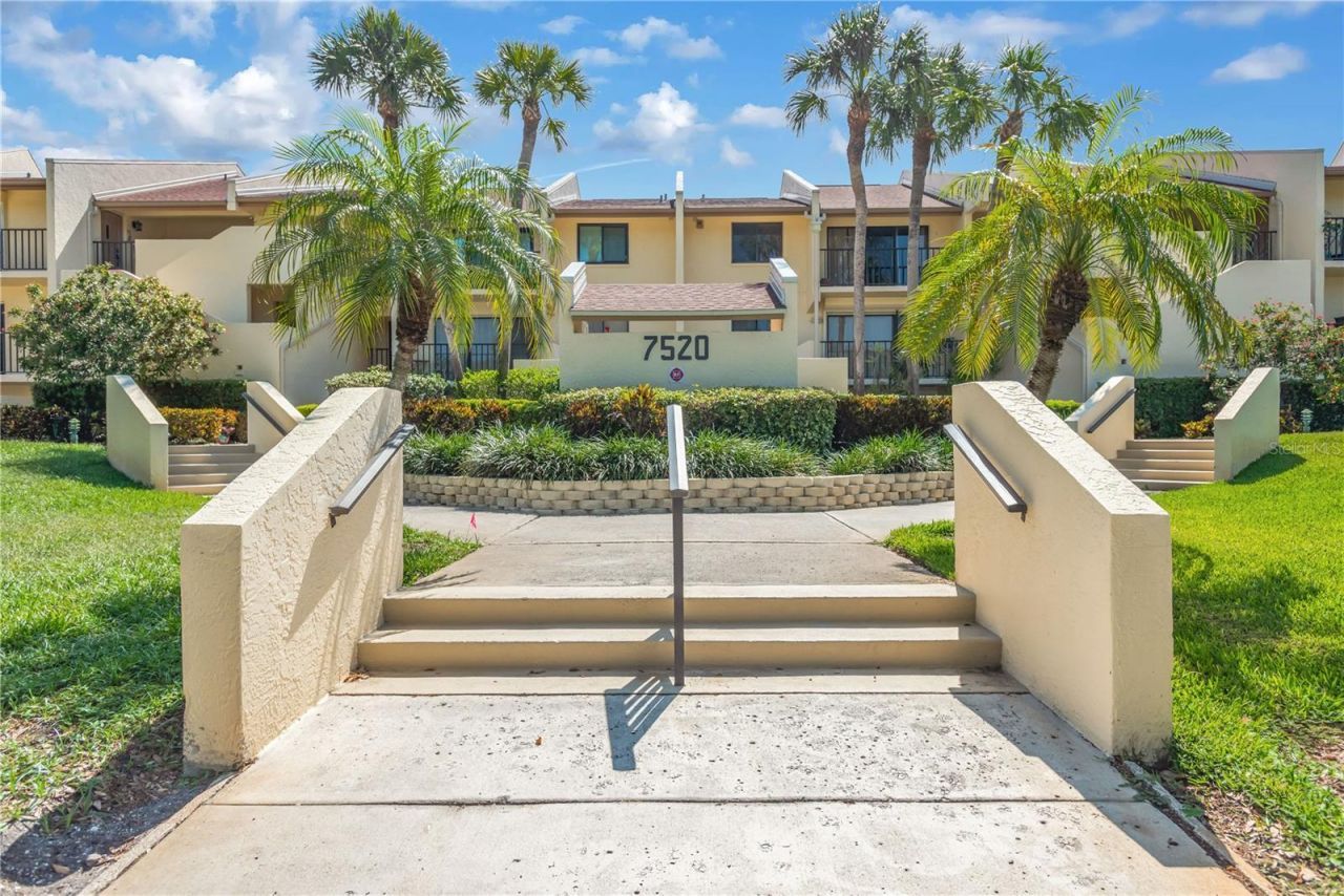 7520 Sunshine Skyway Lane S, Unit P5, Saint Petersburg, FL 33711 Photo