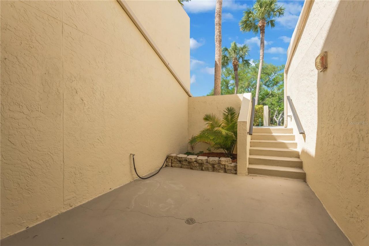 7520 Sunshine Skyway Lane S, Unit P5, Saint Petersburg, FL 33711 Photo