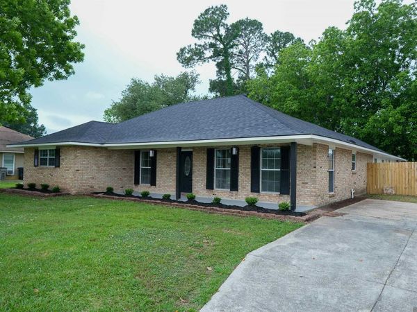 3655 Aletha Dr, Baton Rouge, LA 70814