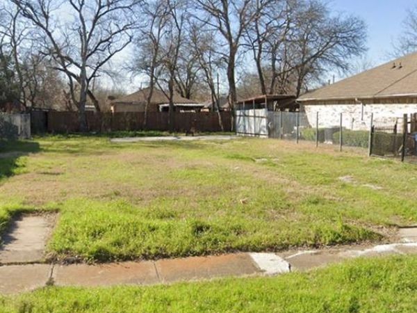 1954 Shaw Street , Dallas, TX 75212