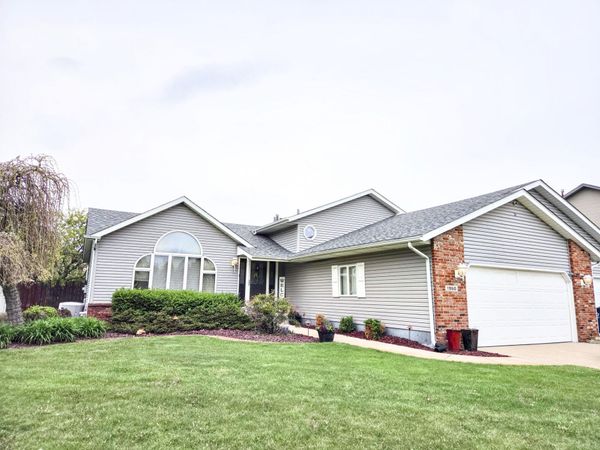 1960 Christenson Lane , Schererville, IN 46375