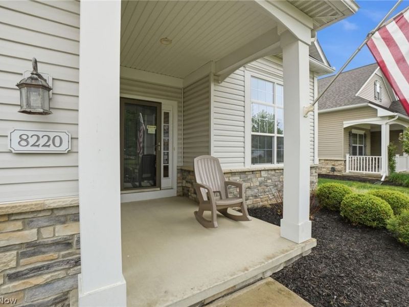 8220 Manor Gate Way, Mentor, OH 44060 Photo 4