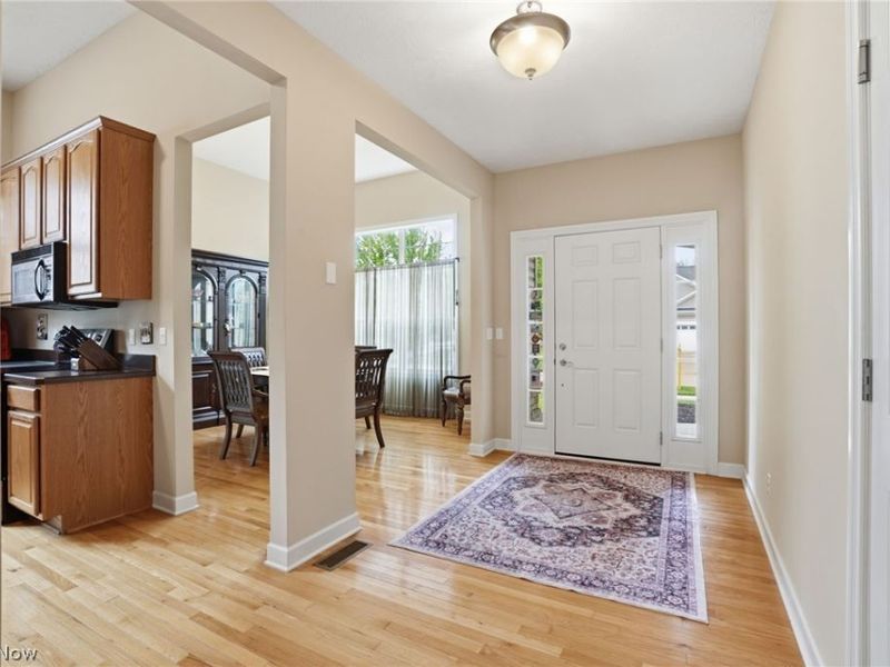 8220 Manor Gate Way, Mentor, OH 44060 Photo 5