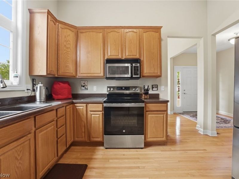 8220 Manor Gate Way, Mentor, OH 44060 Photo 9