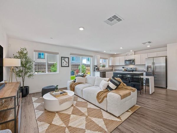 2233 Shady Tree Cir, Roseville, CA 95747