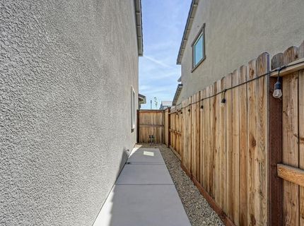 2233 Shady Tree Cir, Roseville, CA 95747 Photo