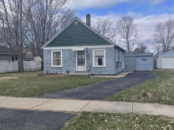 166 S Pleasant Street, Lowell, MI 49331