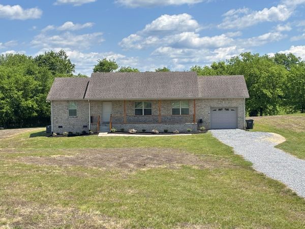 1010 Meridian Dr , Castalian Springs, TN 37031