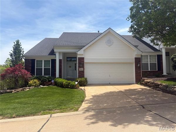 994 Shire Lane , Eureka, MO 63025