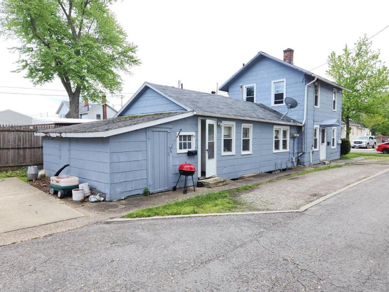 1713 W Monroe Street, Sandusky, OH 44870 Photo 2