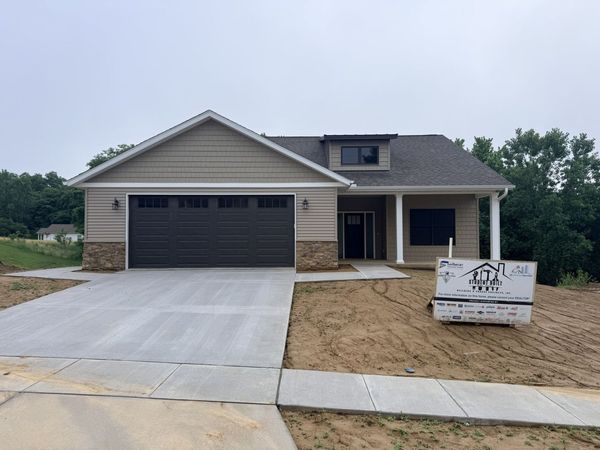 3406 Covington Drive, Davenport, IA 52806