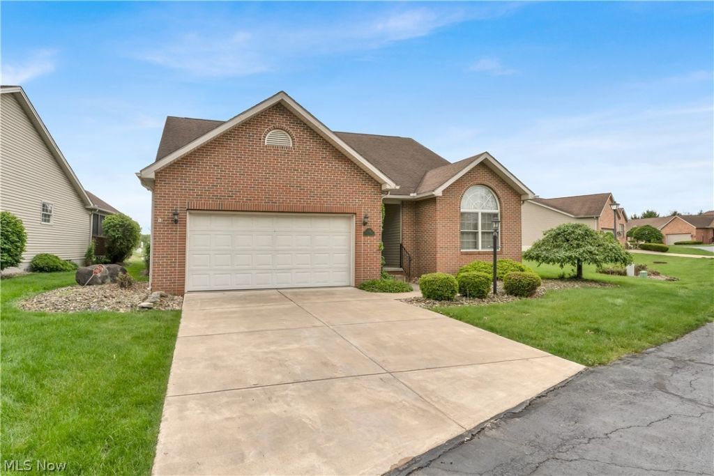 144 Royal Troon Drive SE Warren, OH 44484