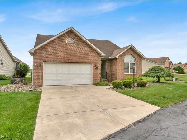 144 Royal Troon Drive SE, Warren, OH 44484