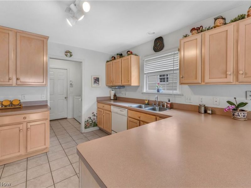 144 Royal Troon Drive SE, Warren, OH 44484 Photo 12