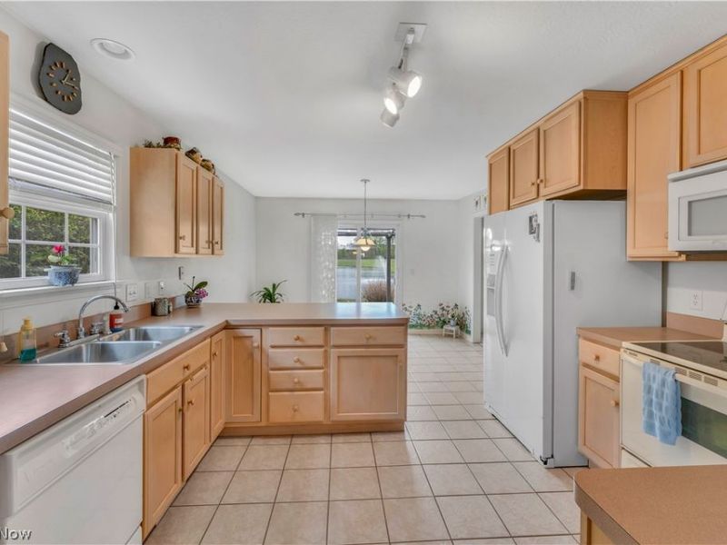 144 Royal Troon Drive SE, Warren, OH 44484 Photo 13
