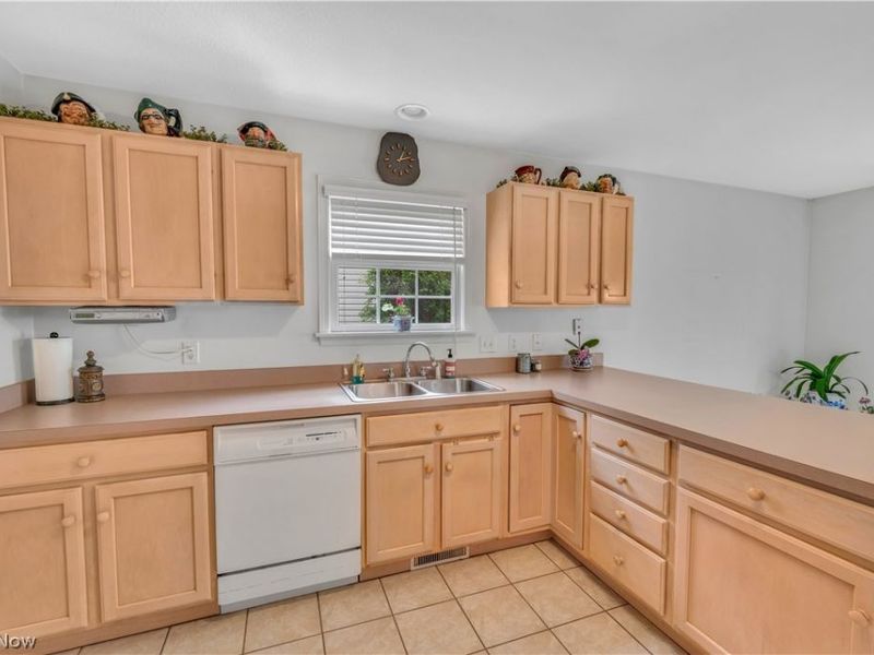 144 Royal Troon Drive SE, Warren, OH 44484 Photo 14