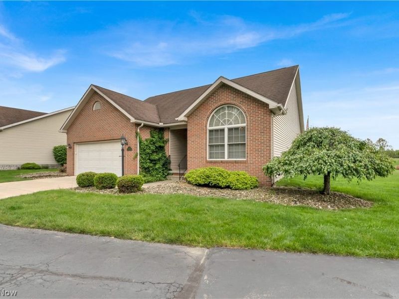 144 Royal Troon Drive SE, Warren, OH 44484 Photo 2
