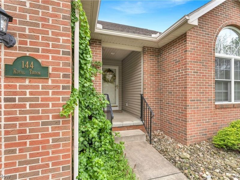 144 Royal Troon Drive SE, Warren, OH 44484 Photo 3