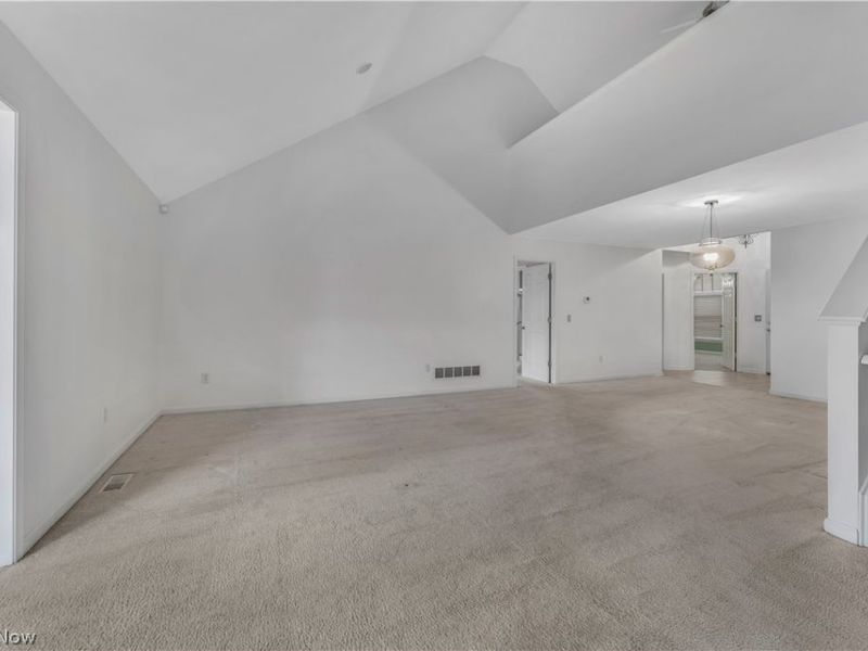 144 Royal Troon Drive SE, Warren, OH 44484 Photo 7