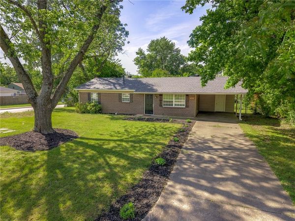 2101 Sycamore Place , Springdale, AR 72762
