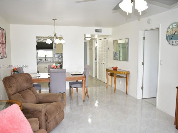 9350 Sunrise Lakes Blvd, Unit 307, Sunrise, FL 33322