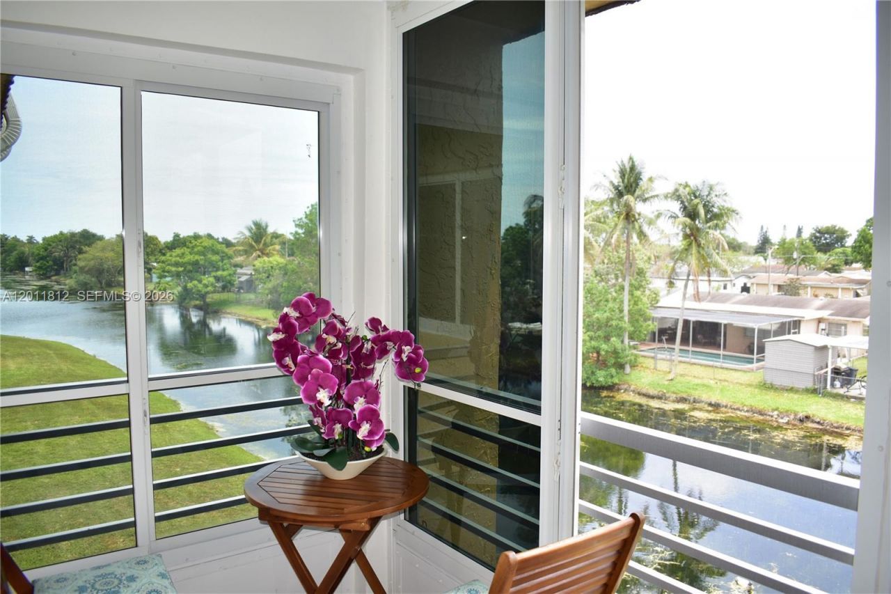 9350 Sunrise Lakes Blvd, Unit 307, Sunrise, FL 33322 Photo