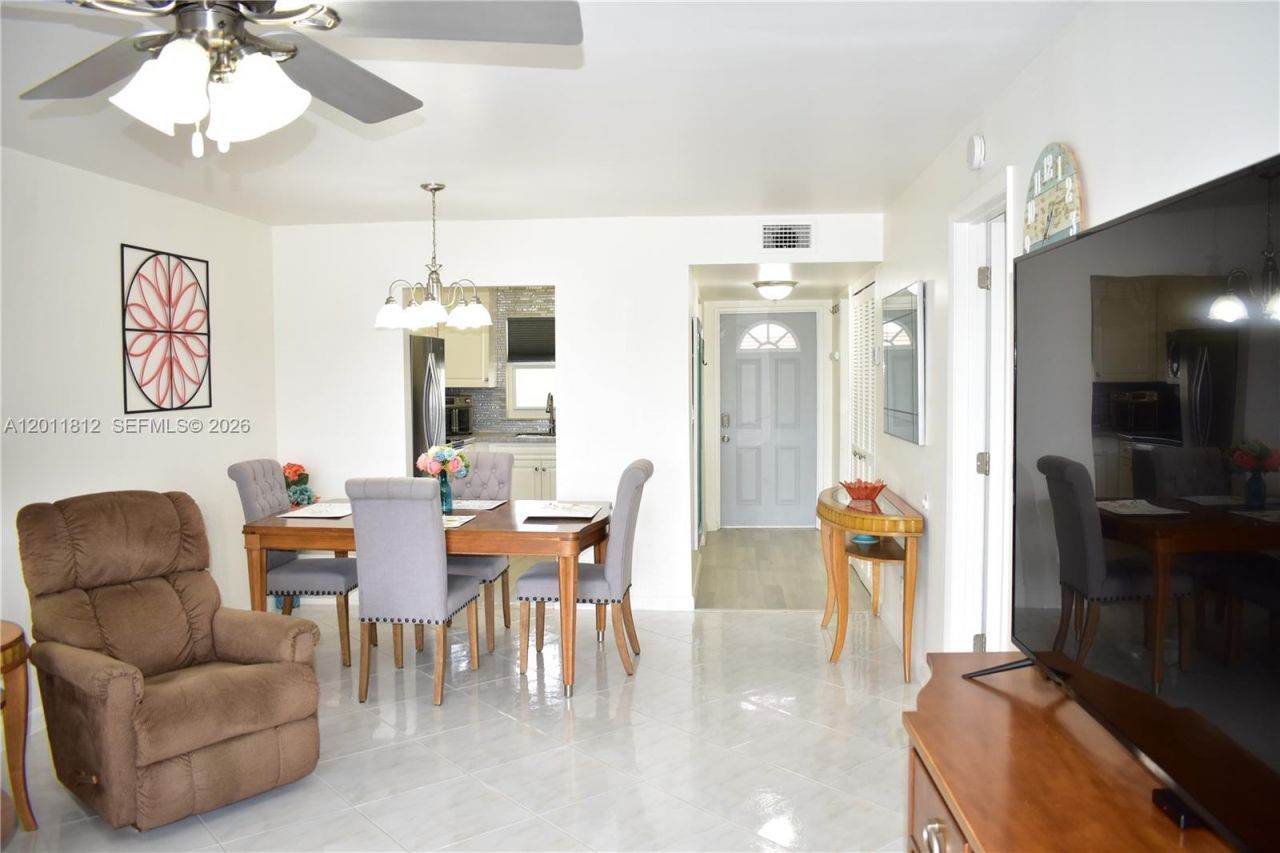 9350 Sunrise Lakes Blvd, Unit 307, Sunrise, FL 33322 Photo