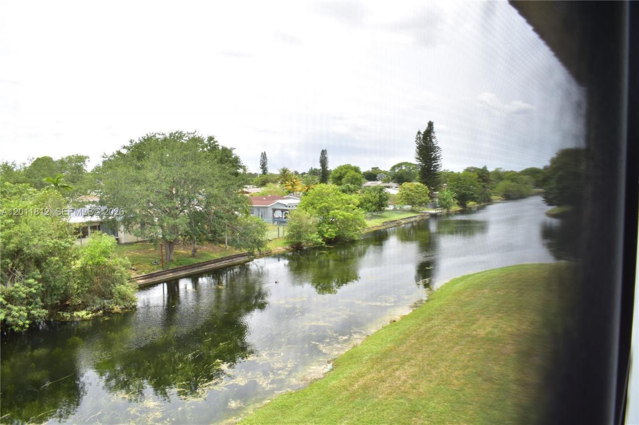 9350 Sunrise Lakes Blvd, Unit 307, Sunrise, FL 33322 Photo