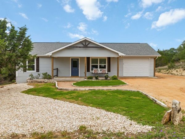 1060 POPLAR CT, Fischer, TX 78623