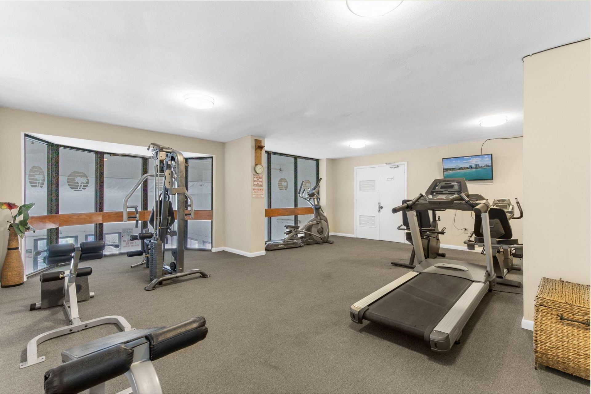2500 N Ocean Blvd.  Photo 31