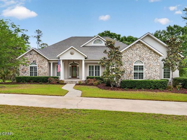 1138 Pine Bluff Drive , Chipley, FL 32428