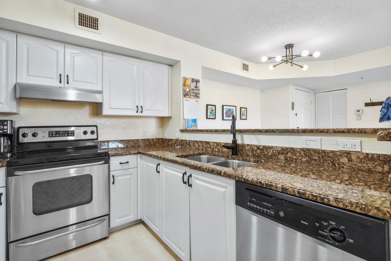 157 Yacht Club Way, Unit 206, Hypoluxo, FL 33462 Photo