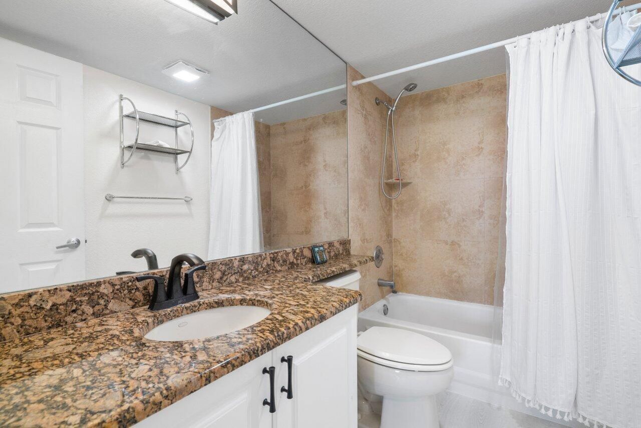 157 Yacht Club Way, Unit 206, Hypoluxo, FL 33462 Photo