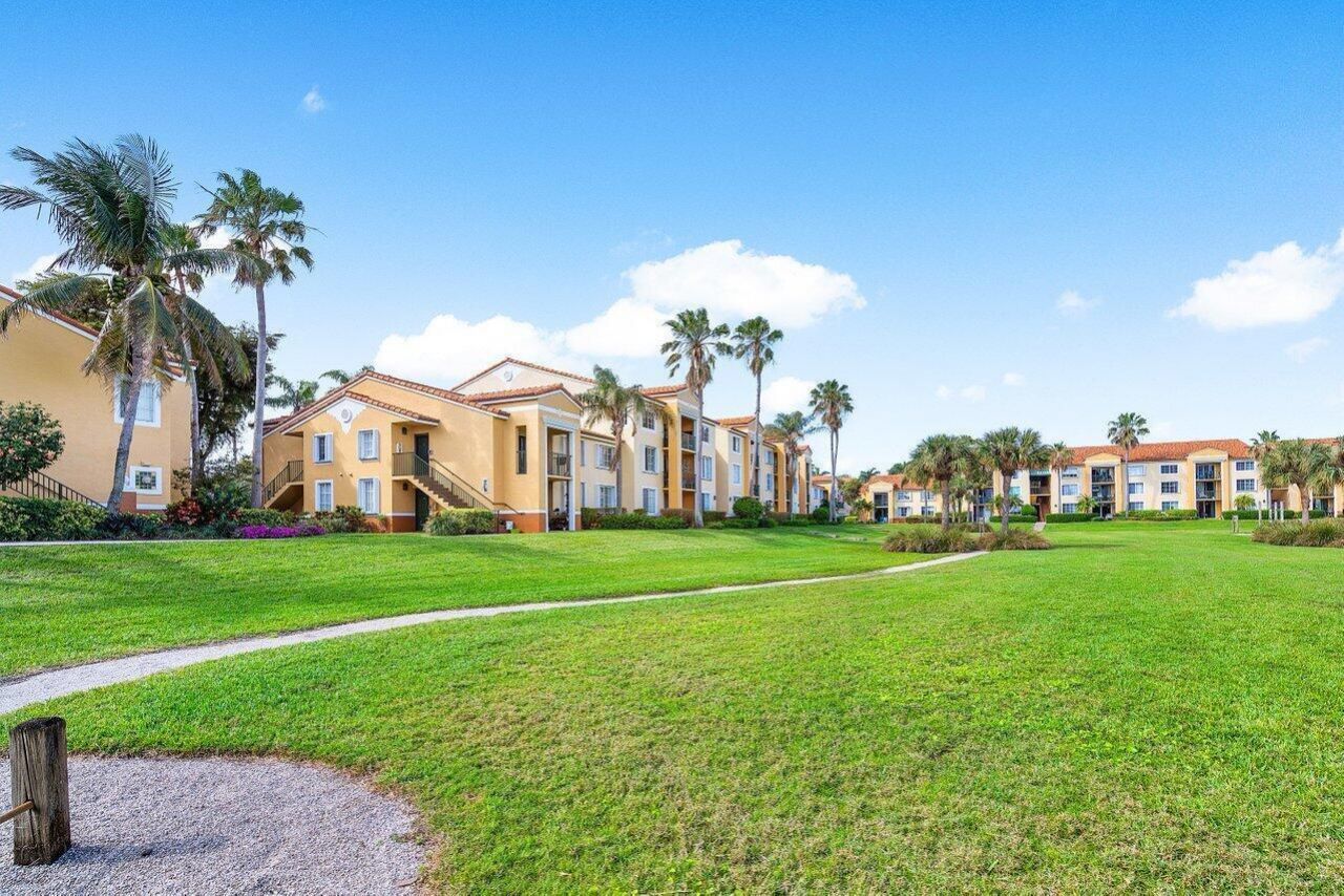 157 Yacht Club Way, Unit 206, Hypoluxo, FL 33462 Photo