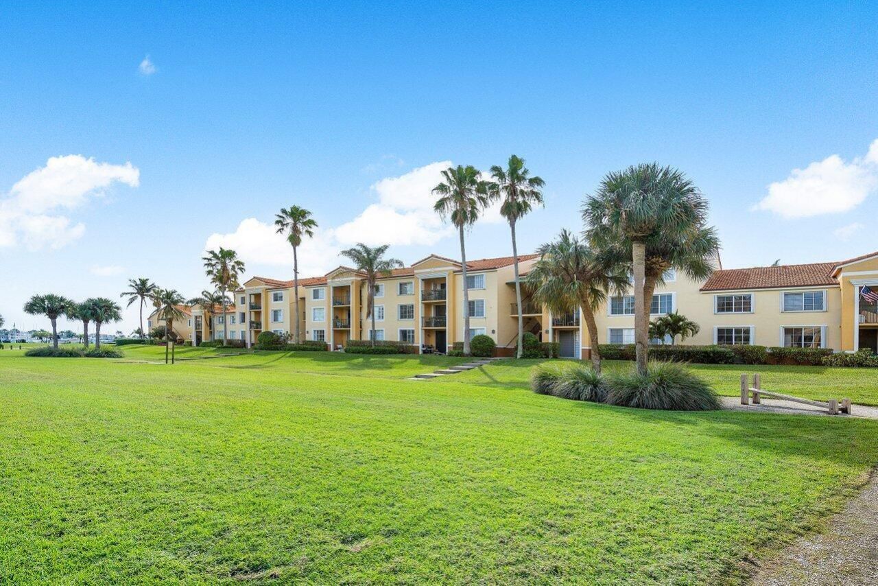 157 Yacht Club Way, Unit 206, Hypoluxo, FL 33462 Photo