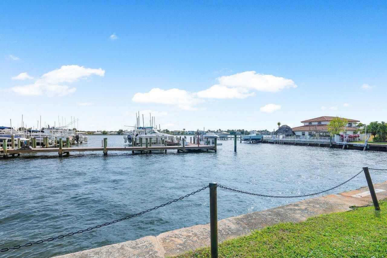 157 Yacht Club Way, Unit 206, Hypoluxo, FL 33462 Photo