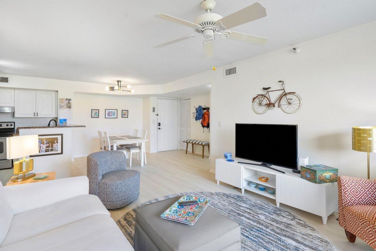 157 Yacht Club Way, Unit 206, Hypoluxo, FL 33462 Photo