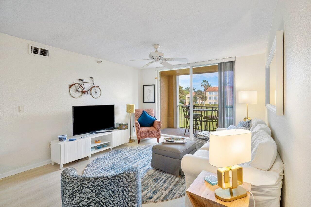 157 Yacht Club Way, Unit 206, Hypoluxo, FL 33462 Photo