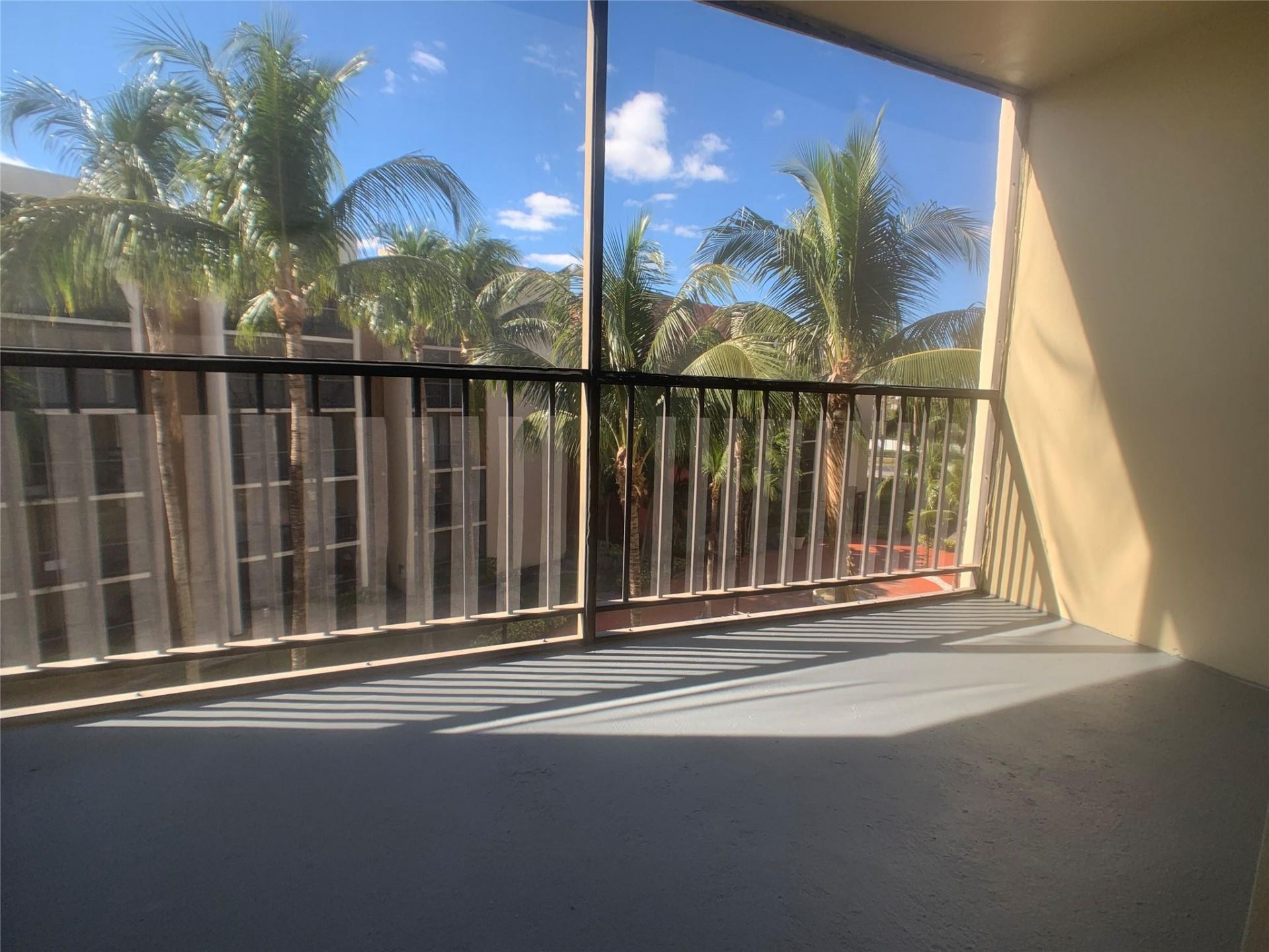 19455 NE 10 Avenue, Unit 05-409, North Miami Beach, FL 33179 Photo