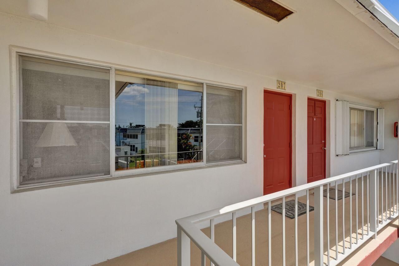 3120 Cynthia Lane, Unit 207, Lake Worth Beach, FL 33461 Photo